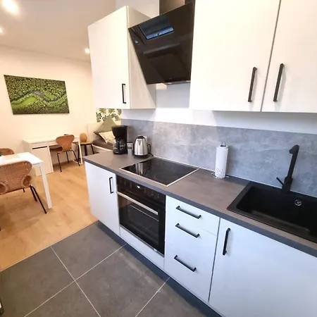 - Im Zentrum, Kueche, Parkplatz, Ruhig Gelegen شقة *