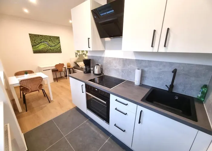 - Im Zentrum, Kueche, Parkplatz, Ruhig Gelegen Lejlighed *